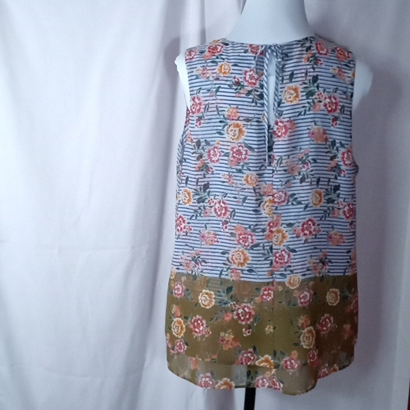 Cabo top. Sleeveless blouse, gently worm - Picture 2 of 4